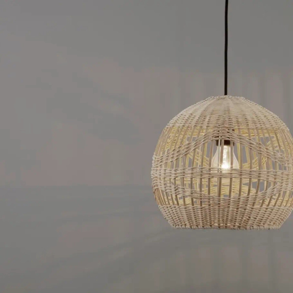 Rattanowa lampa wisząca REYNOSA LE42945 kulista beżowa czarna
