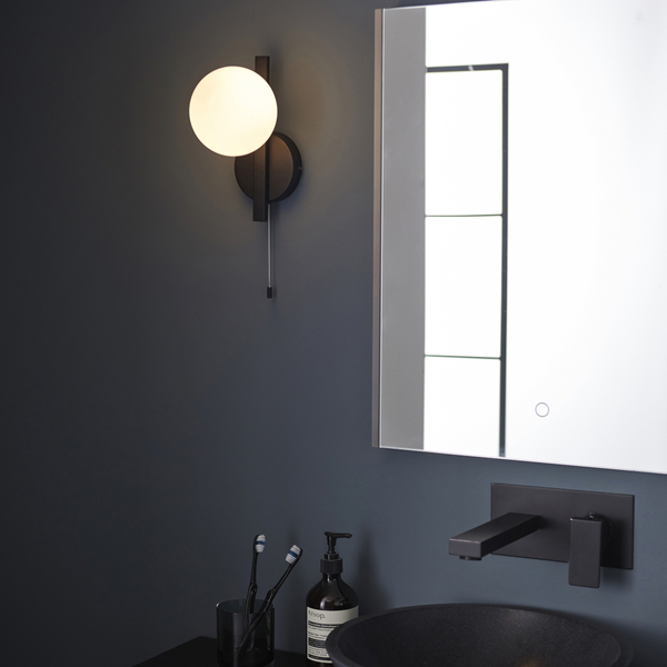 Ścienna lampa kula L&-194081 Light& z włącznikiem IP44 czarna