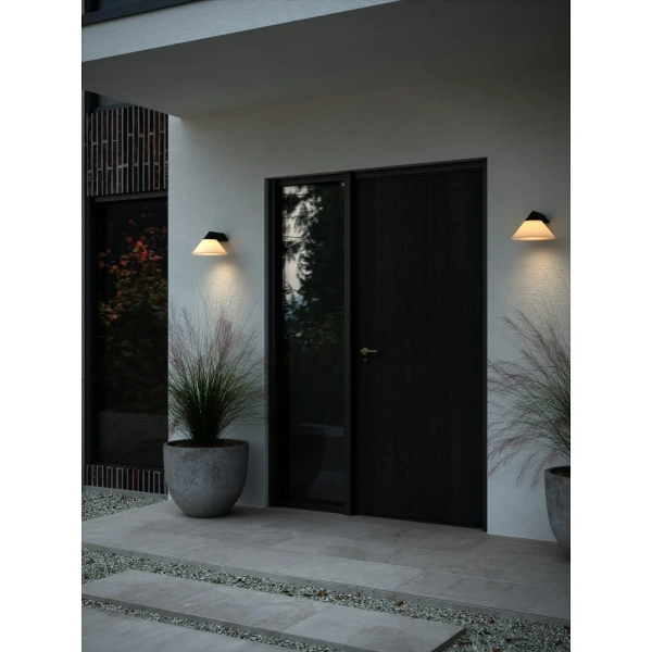 Stożkowa lampa elewacyjna Linas 2418291003 IP54 przed dom czarny