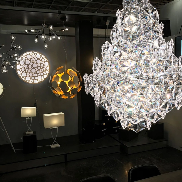 Glamour lampa wisząca Monarque na łańcuchu nad łóżko chrom