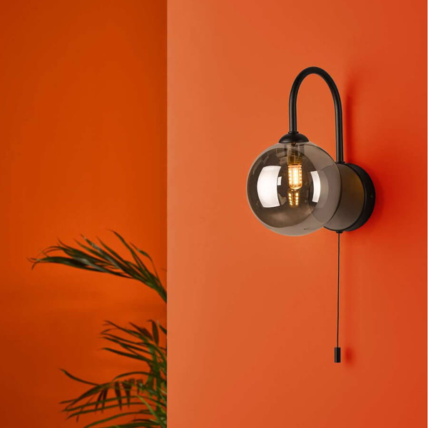 Kulista lampa ścienna Eissa EIS0722 do salonu czarny przydymiony