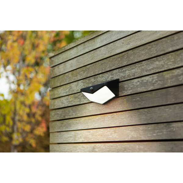 Elewacyjna lampa solarna WINGS 6915101330 LED 3,7W 5000K IP44 czarna