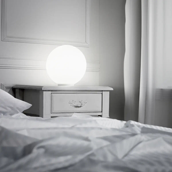 Stołowa lampka kula Mapa biała szklana 1xG9 4W na stolik do sypialni 310817
