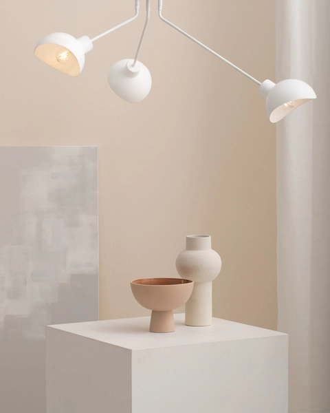 Biała lampa sufitowa Roy nad łóżko do sypialni metalowa