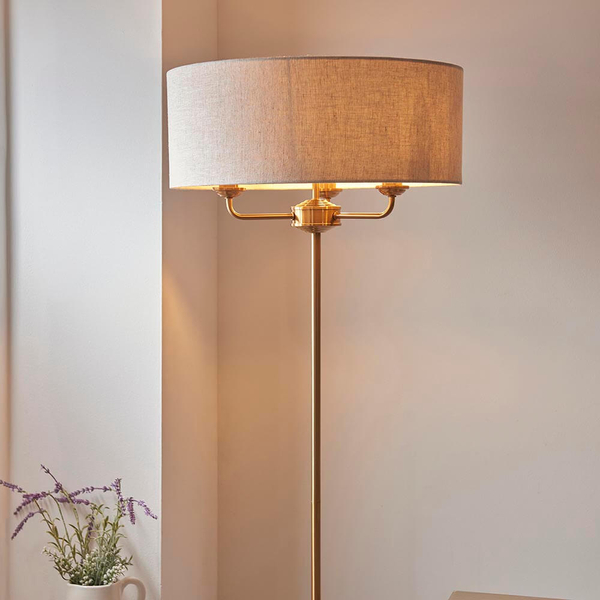 Stojąca lampa tkaninowa Highclere 110724 z abażurem beżowa mosiądz