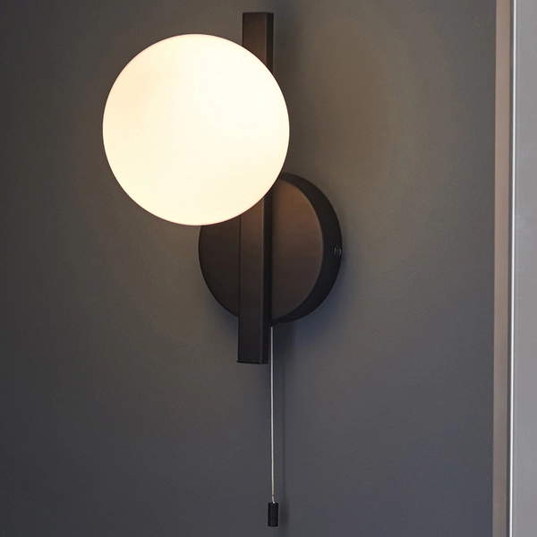Ścienna lampa kula L&-194081 Light& z włącznikiem IP44 czarna
