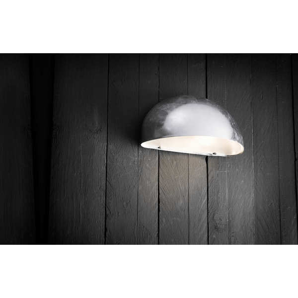 Zewnętrzna lampa ścienna SCOR 21651031 IP44 metalowa półokrągła cyna