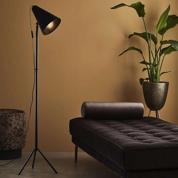 Podłogowa lampa skandynawska CILLA 107929 Markslojd na trójnogu czarna