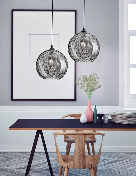 Szklana lampa wisząca Ciudad do pokoju chrom przydymiona