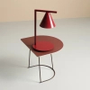 Nocna lampa stojąca Form Table 1108B15 Aldex czerwona do sypialni