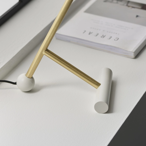 Designerska lampa stołowa L&-193066 Light& regulowana biała mosiądz