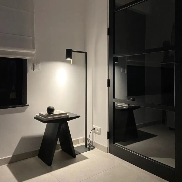 Stojąca lampa salonowa Lesley 03725/01/30 Lucide tuba metalowa czarna