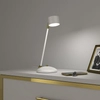 Stojąca lampka regulowana ARENA do sypialni na biurko biała złota