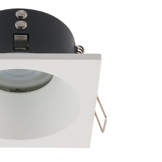 Zewnętrzna lampa sufitowa Delta 8368 kwadratowy wpust IP54 biały