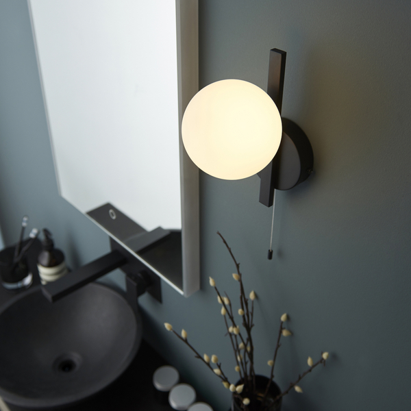 Ścienna lampa kula L&-194081 Light& z włącznikiem IP44 czarna