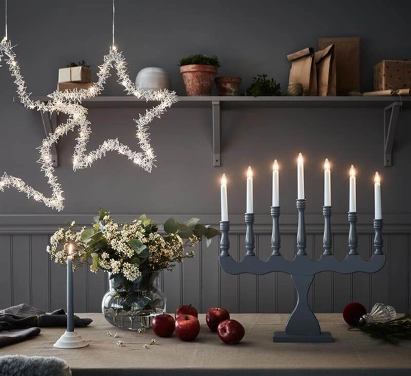 Bożonarodzeniowa lampa świecznikowa Svaneholm szara