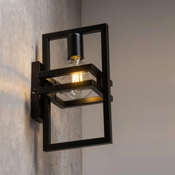 Czarna lampa ścienna Merci do salonu frames metalowa