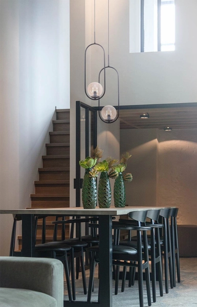 Salonowa lampa wisząca Venta K-5120 Kaja szklana kula bursztynowa czarna