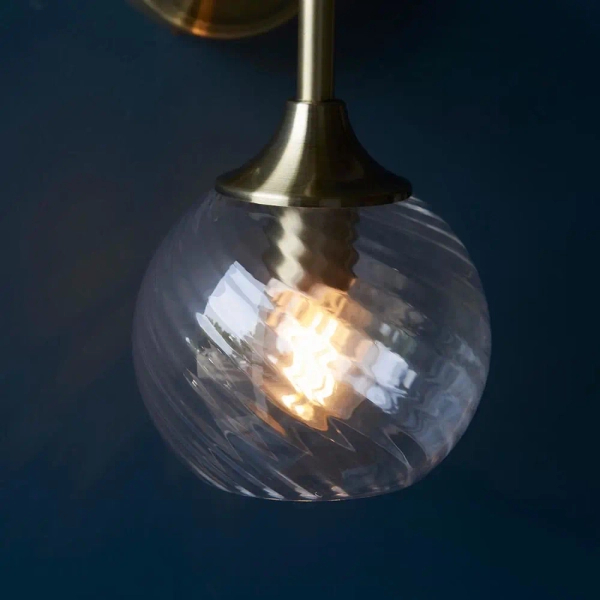 Naścienna szklana lampa Allegra 103173 ryflowana kula mosiądz