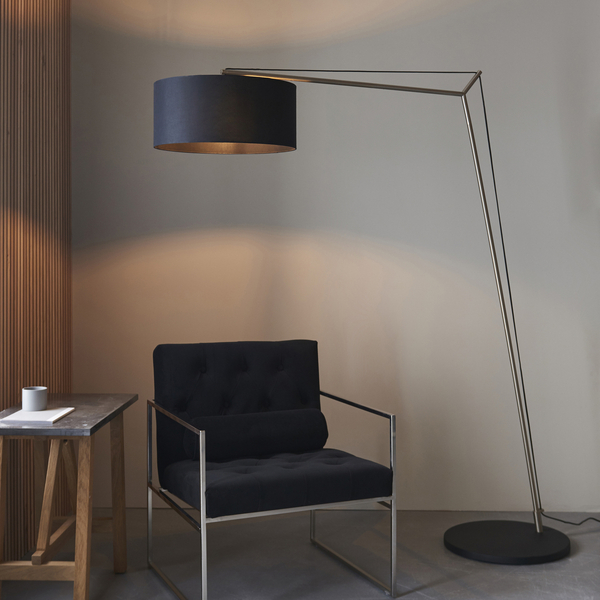 Stojąca lampa do salonu L&-192627 Light& abażurowa czarna nikiel