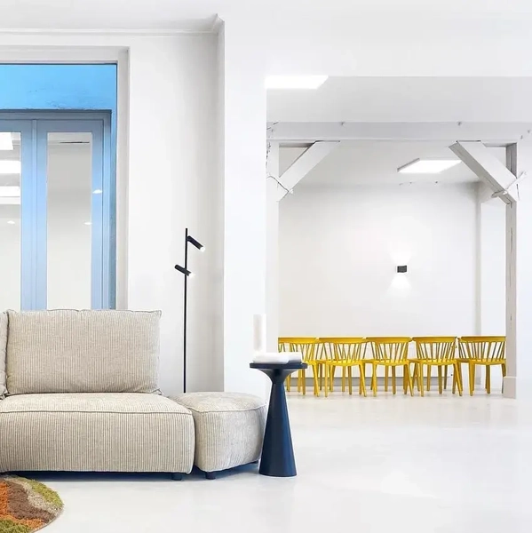 Lampa podłogowa ze ściemniaczem PHILON 79781/10/30 LED 9W 3000K czarny