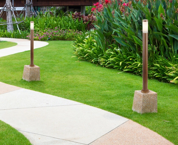 Nowoczesna LAMPA stojąca BOSTON 3159W Globo ogrodowy słupek IP44 brązowy