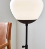 Stojąca lampa gabinetowa Rise na stół loft biała czarna