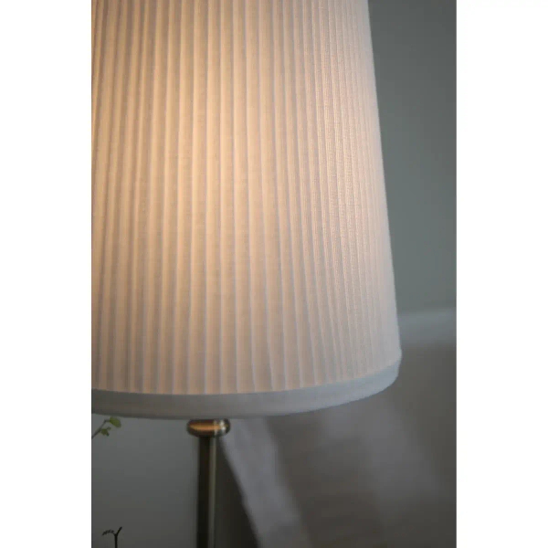 Klasyczna lampa stołowa Noble 108969 ryflowany klosz mosiądz ecru