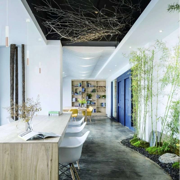 Wisząca LAMPA industrialna Slimi S Bianco / Gold Orlicki Design metalowa OPRAWA zwis tuba biała złota OUTLET