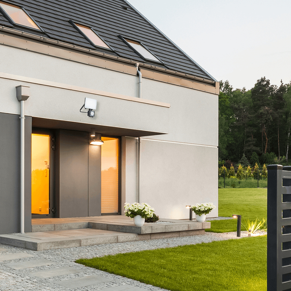 Naświetlacz zewnętrzny EKN9017 LED 10W 5000K do podjazdu czarny