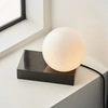 Stołowa lampa marmur Zeus L&-193866 Light& minimalistyczna kula czarna OUTLET