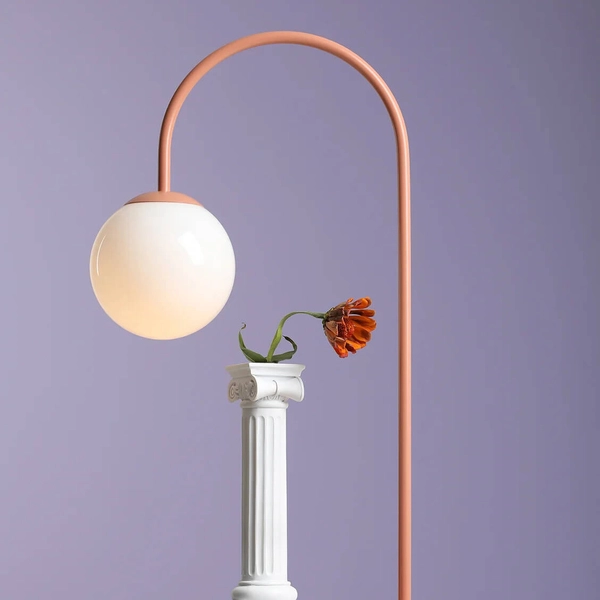 Biurkowa lampka Una 1116B11 Aldex szklana metalowa kula koralowy