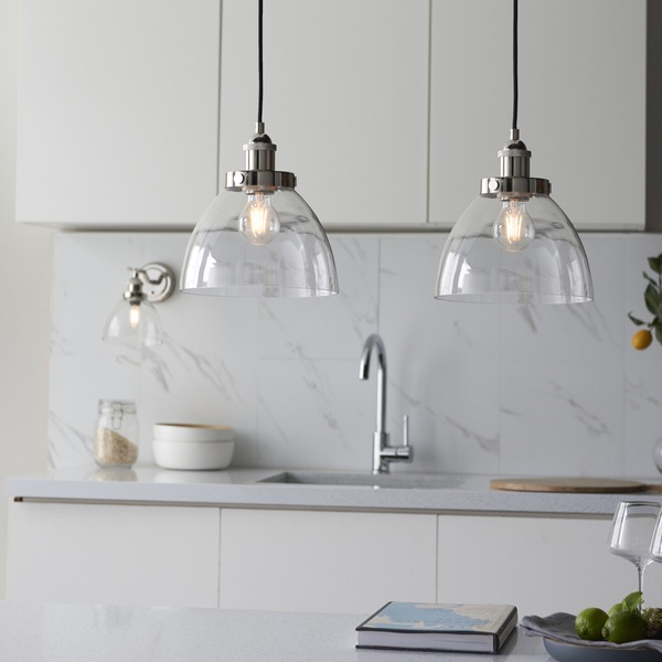 Kinkiet nad łóżko L&-197589 Light& z włącznikiem szklany klosz nikiel