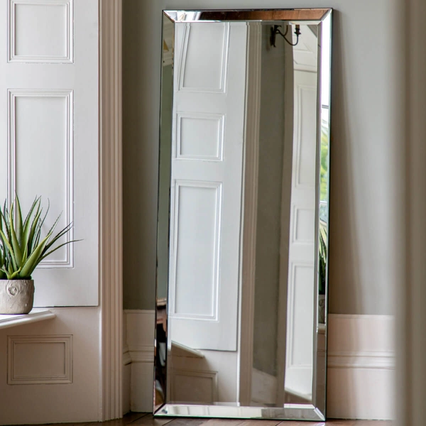Podłużne lustro do sypialni Luna 5055999251990 szklane srebrne