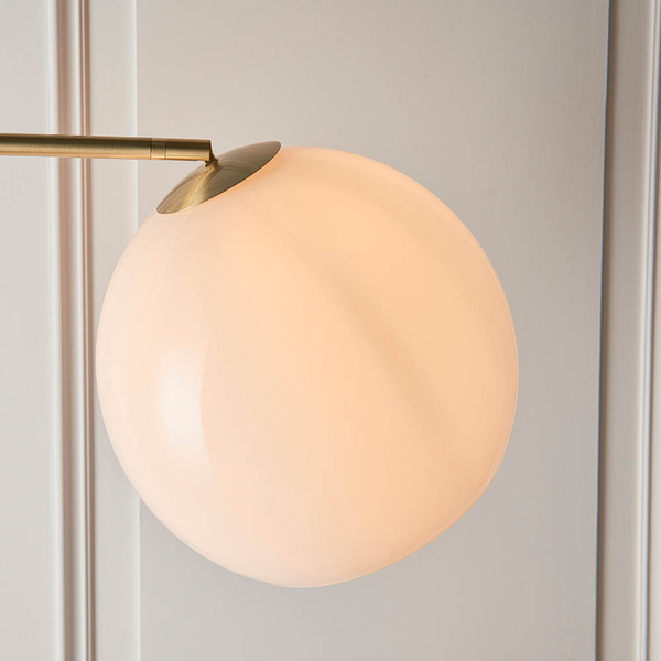 Podłogowa lampa łukowa Otto 76613 kulista do salonu mosiądz biały