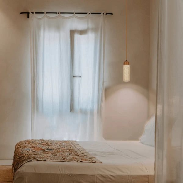 Wisząca lampa z kamienia 25417 do salonu drewniana beżowa