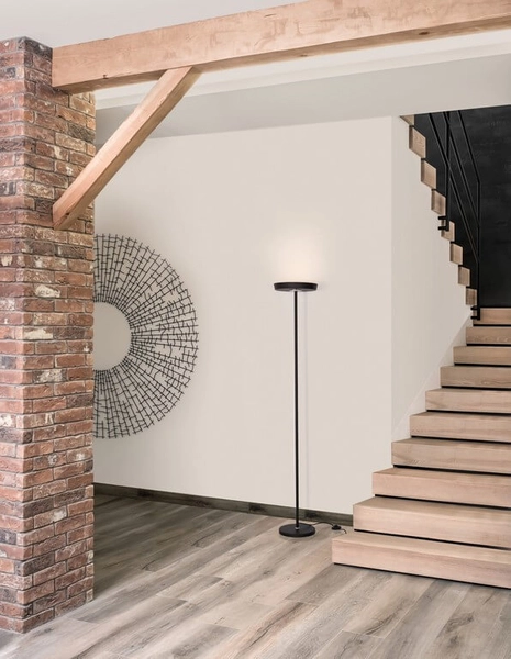 Minimalistyczna lampa podłogowa Ocumare LED 18W czarna