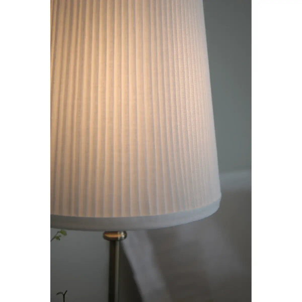 Klasyczna lampa stołowa Noble 108969 ryflowany klosz mosiądz ecru