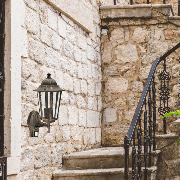 Kinkiet ogrodowy lampion Velence 8218 Rabalux IP43 szklany klosz złoty