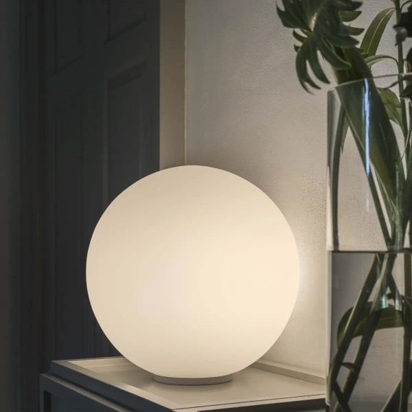 Kulista lampa stołowa Mapa biała szklana 1xE27 42W okrągła kula ball do salonu 9131