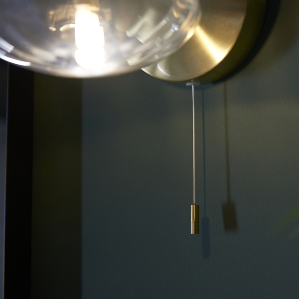 Lampa ścienna z włącznikiem L&-197182 Light& szklana IP44 mosiądz