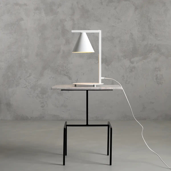 Stołowa lampka na komodę FORM 1108B metalowa z wtyczką biała