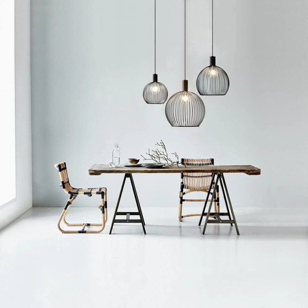 Wisząca lampa industrialna Aver 84263003 druciana kula czarny