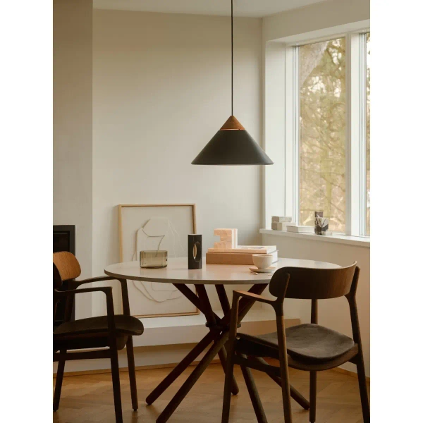 Nowoczesna wisząca lampa Kinto 2520083003 stożek drewniany czarny