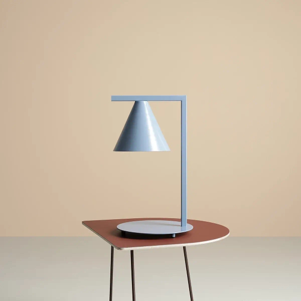 Niebieska lampa biurkowa Form Table 1108B16 Aldex industrial do gabinetu