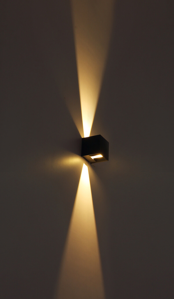 Zewnętrzny kinkiet Veronika 34168 kostka LED 6W 3000K grafitowa