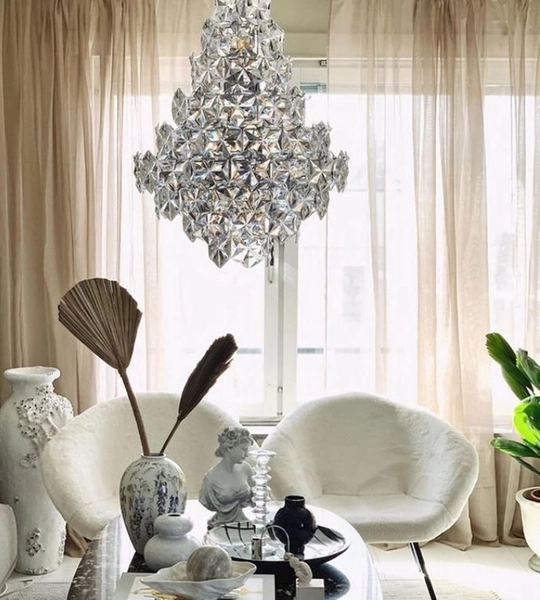 Glamour lampa wisząca Monarque na łańcuchu nad łóżko chrom