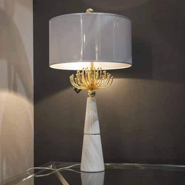Stołowa lampka Cartagena T02004AU Cosmolight marmur złoty biały szary