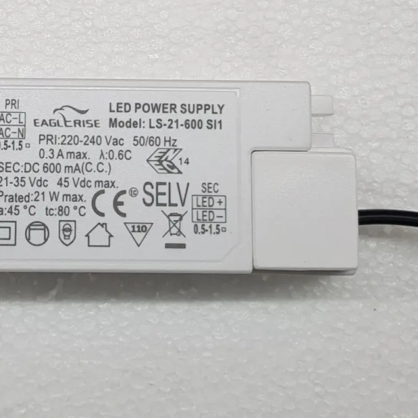 Podłużny transformator do ledów 10600 7-10x3W 230V biały