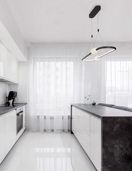 Owalna lampa wisząca Fria szklane kule LED 44,2W 3000K białe czarne